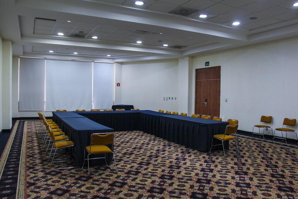 Hotel Soleil Business Class Celaya Exterior photo