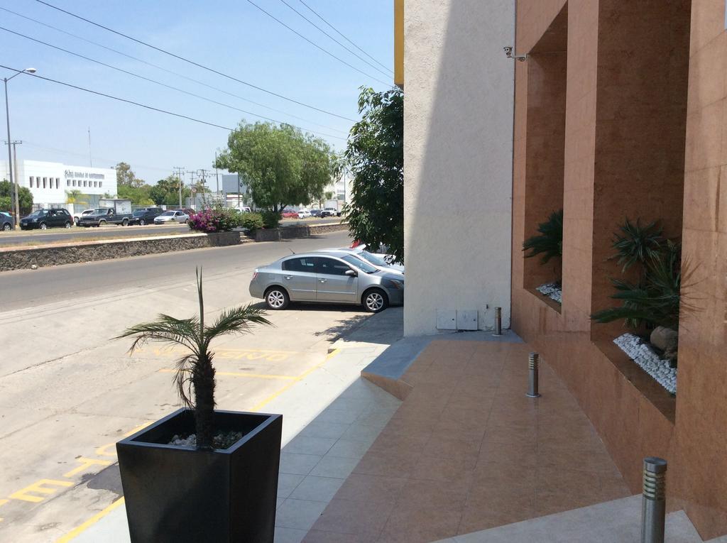 Hotel Soleil Business Class Celaya Exterior photo