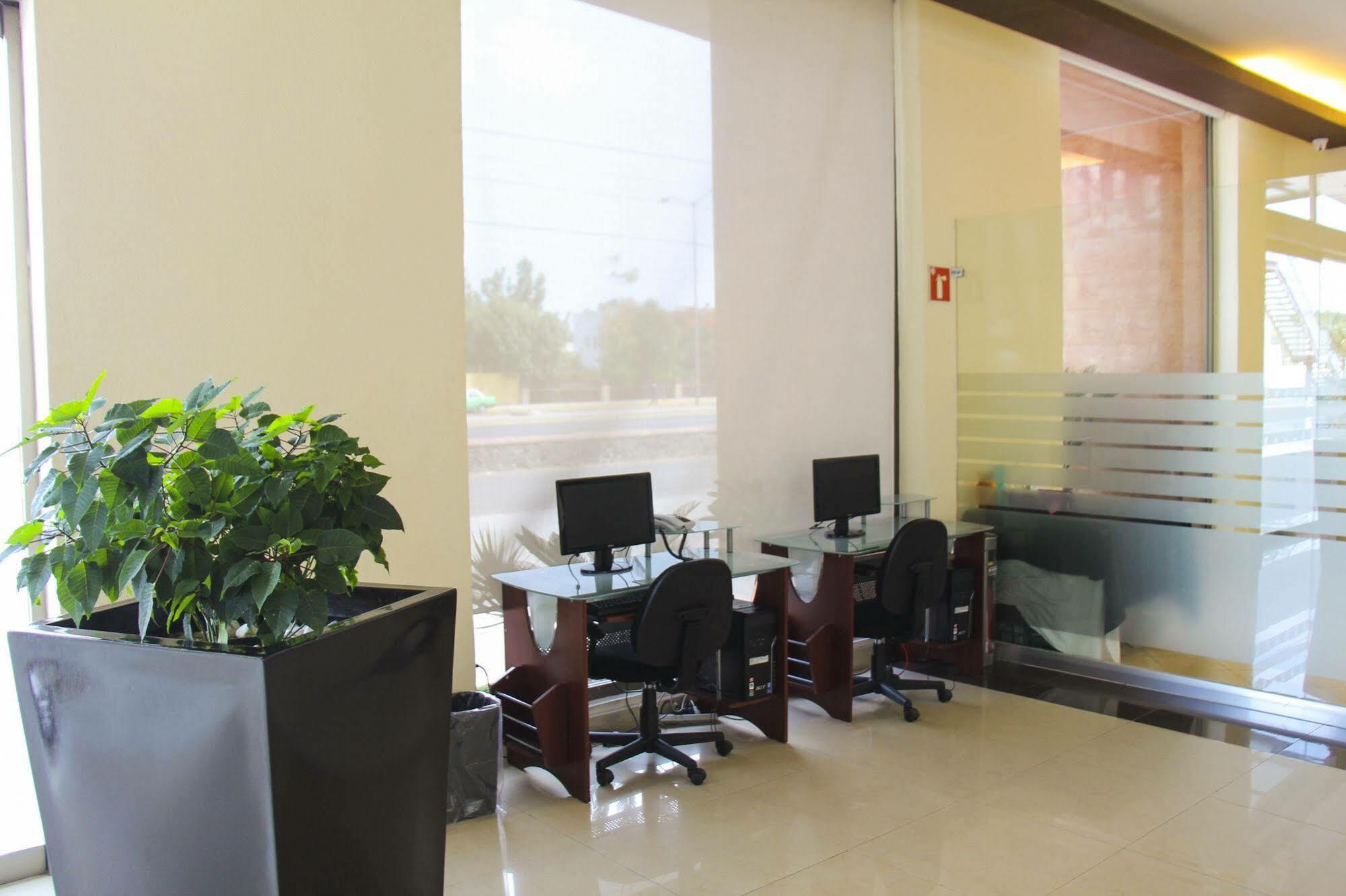 Hotel Soleil Business Class Celaya Exterior photo